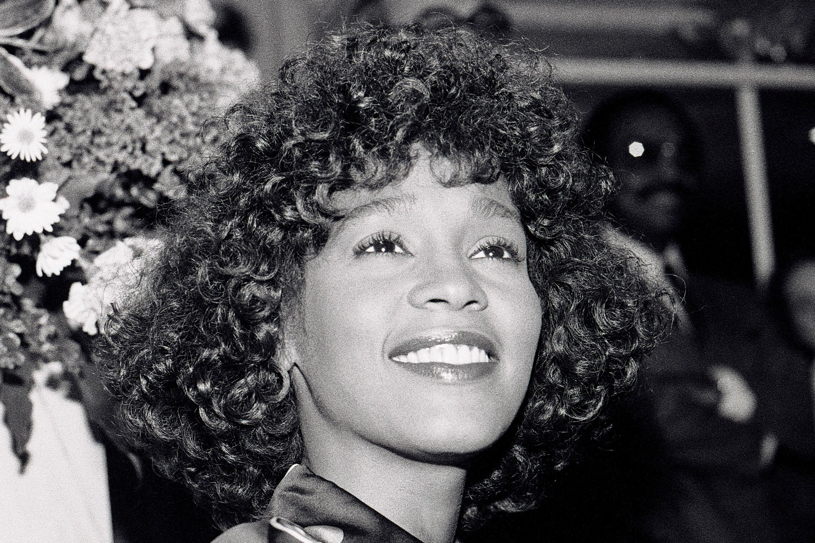 La Discografia de Nuestras Vidas: «I Wanna Dance with Somebody (Who Loves Me)» – Whitney Houston