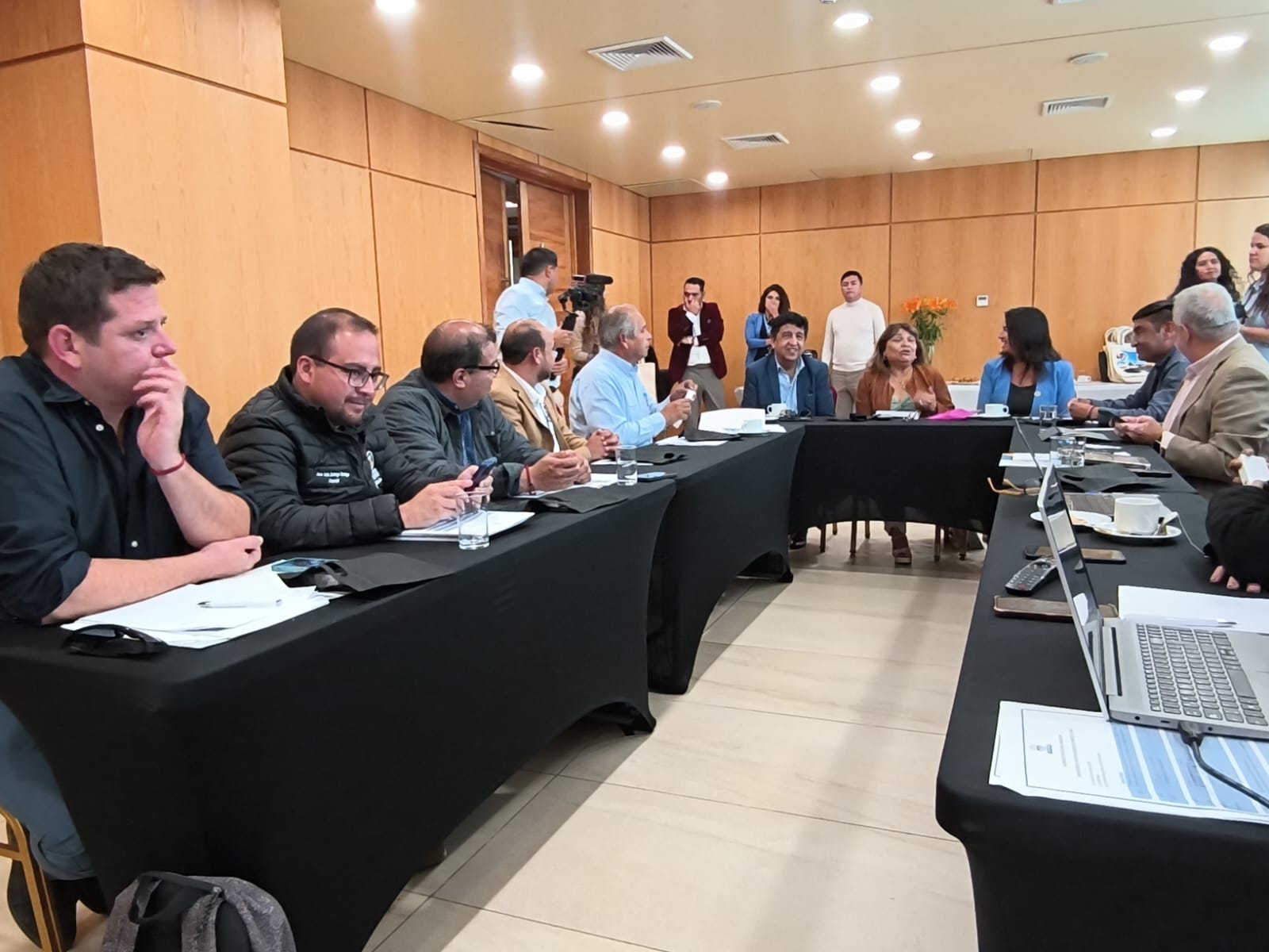 Concejala Roxana Vigueras representa a Iquique en reunión de municipios del norte en Copiapó